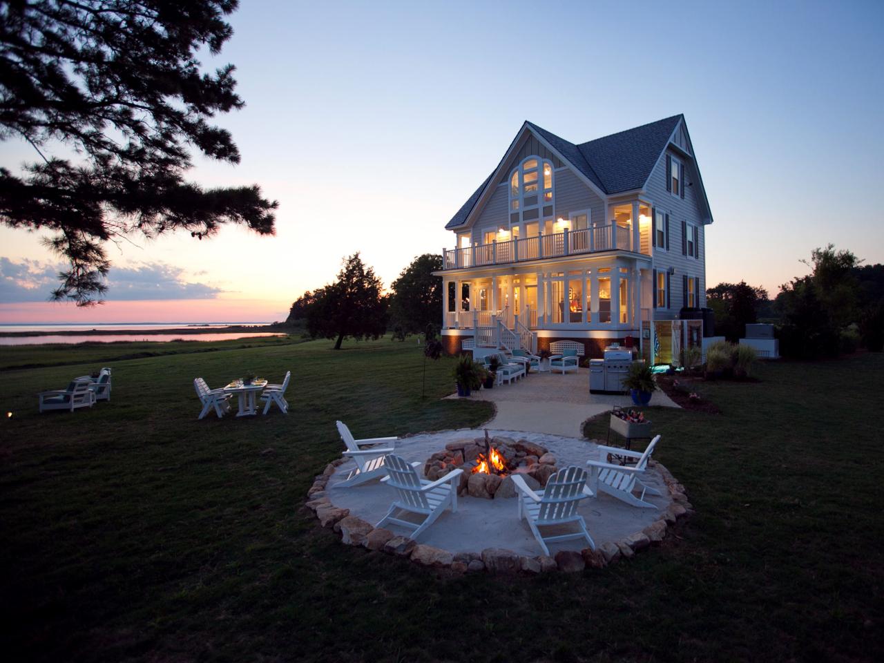 Amazing Outdoor Fireplace Design