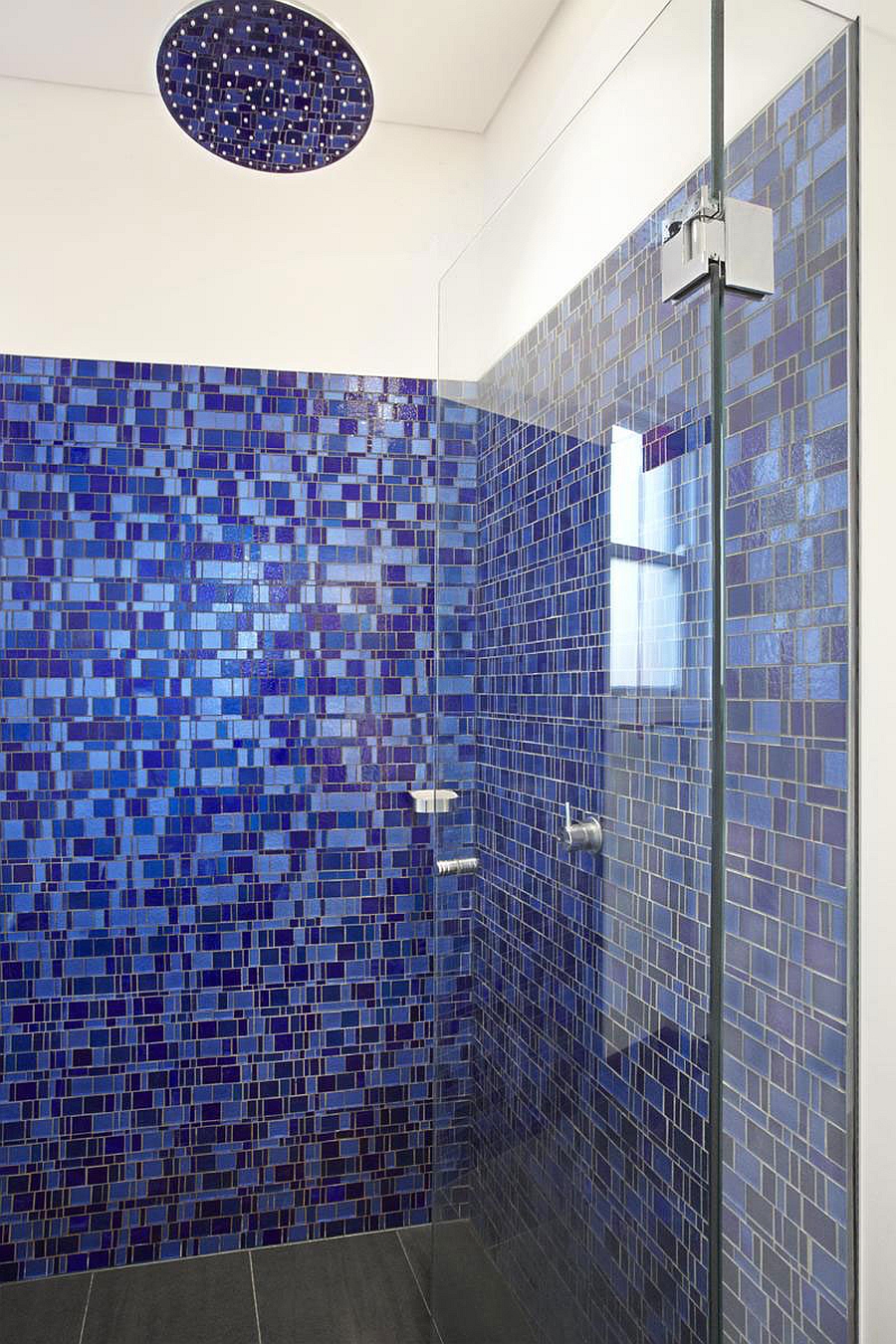 Glass Shower Room Decoration and Minimalist