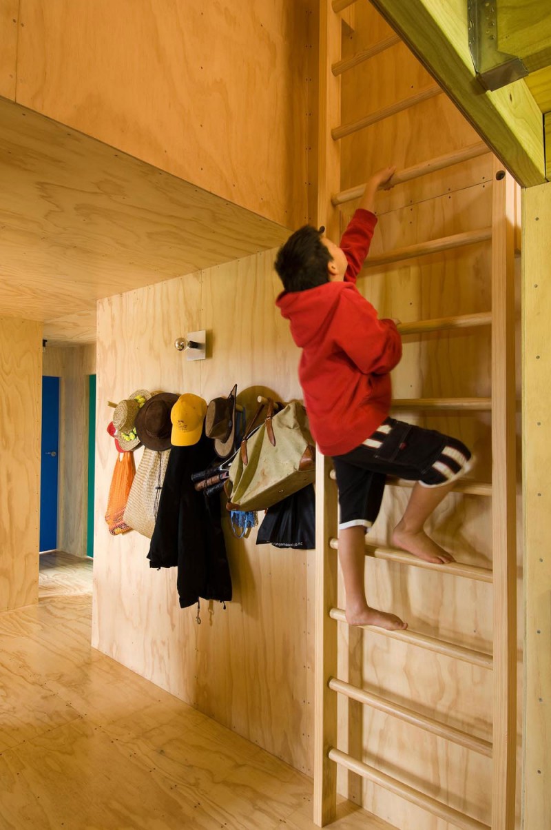 Wooden Wall for the Kids to Play inside the Bay Bach