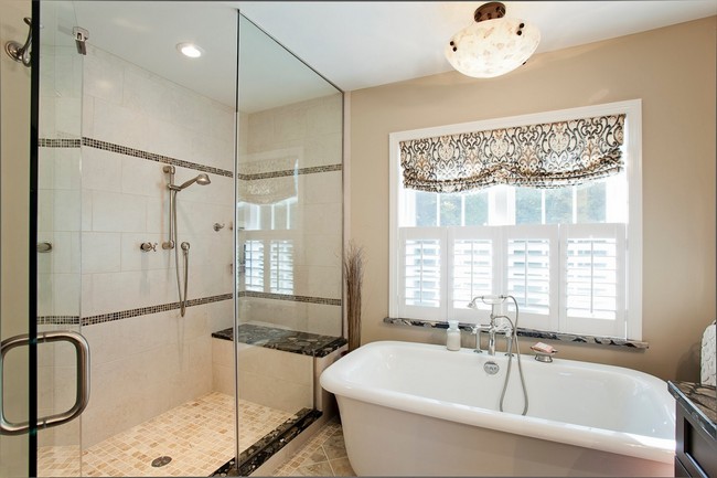 Attractive Doorless Glass Shower Design