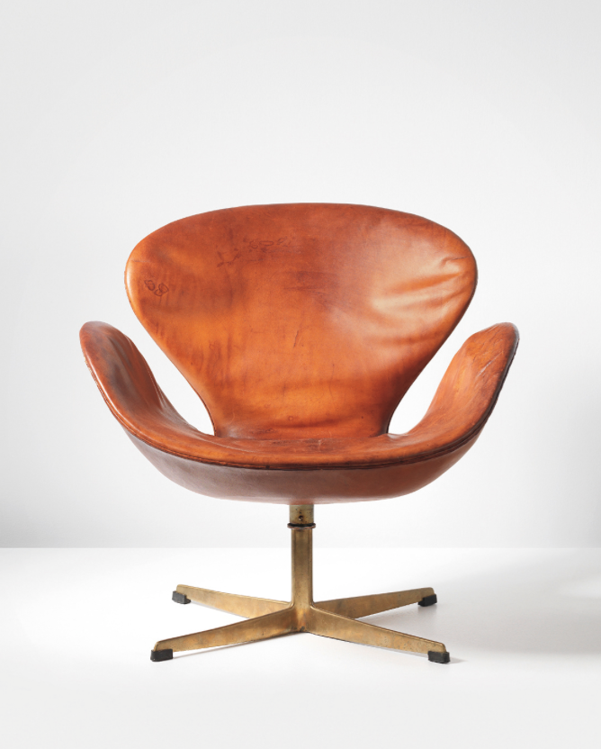 Swan swivel chair, 1958. Leather, bronze. Manufactured by Fritz Hansen, Denmark