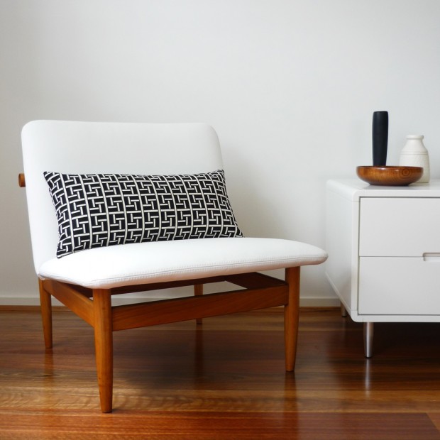 Modern Chair with Mid-century Style Modern Chair with Mid-century Style