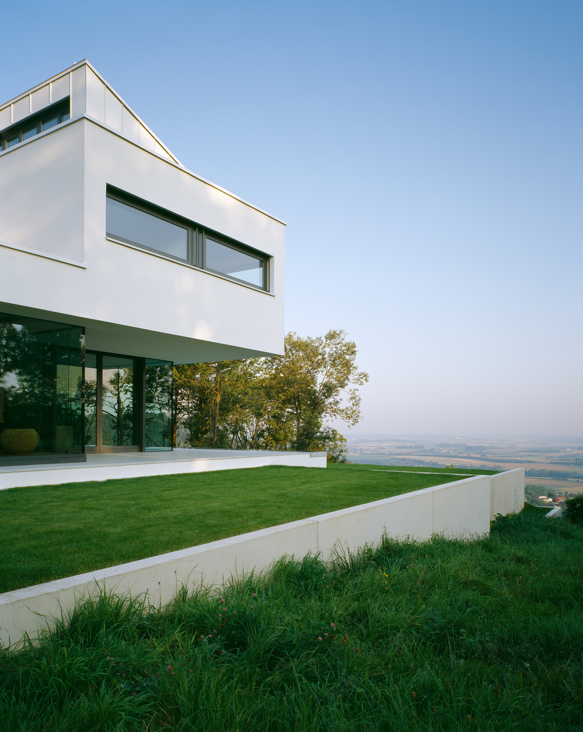 House Anna Philipp Design Ideas Showing Green Grass Also Glass Windows Framed Added Stylish Decor House Anna Philipp Design Ideas Showing Green Grass Also Glass Windows Framed Added Stylish Decor