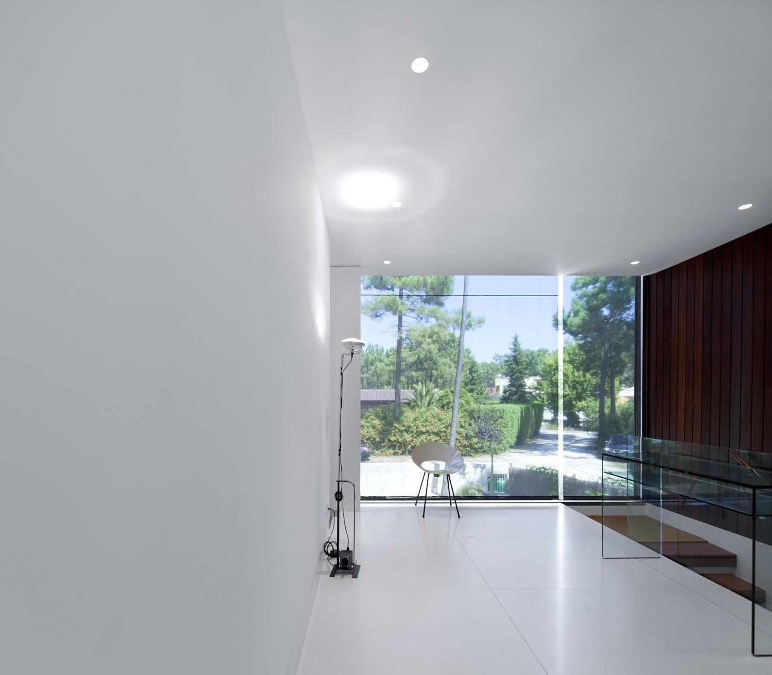 Interior At Entryway Among Acrylic Table Also Cozy Modern Stools Nearby Window At Modern Aroeira III House Interior At Entryway Among Acrylic Table Also Cozy Modern Stools Nearby Window At Modern Aroeira III House