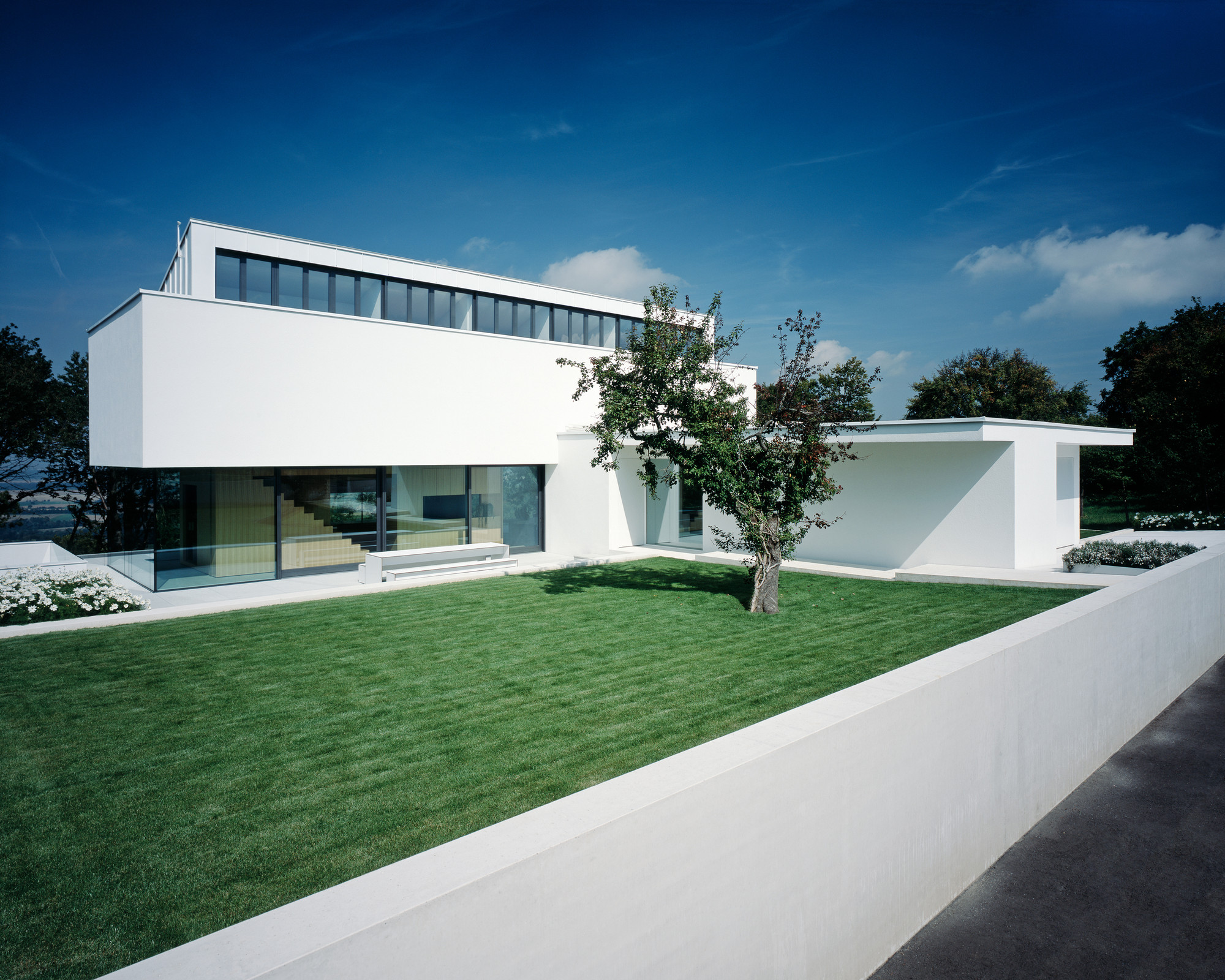 Lawn House Anna Philipp Yard Area under That Has Nice Pattern from Glass Windows Showed Interior Furnitures Design Lawn House Anna Philipp Yard Area under That Has Nice Pattern from Glass Windows Showed Interior Furnitures Design