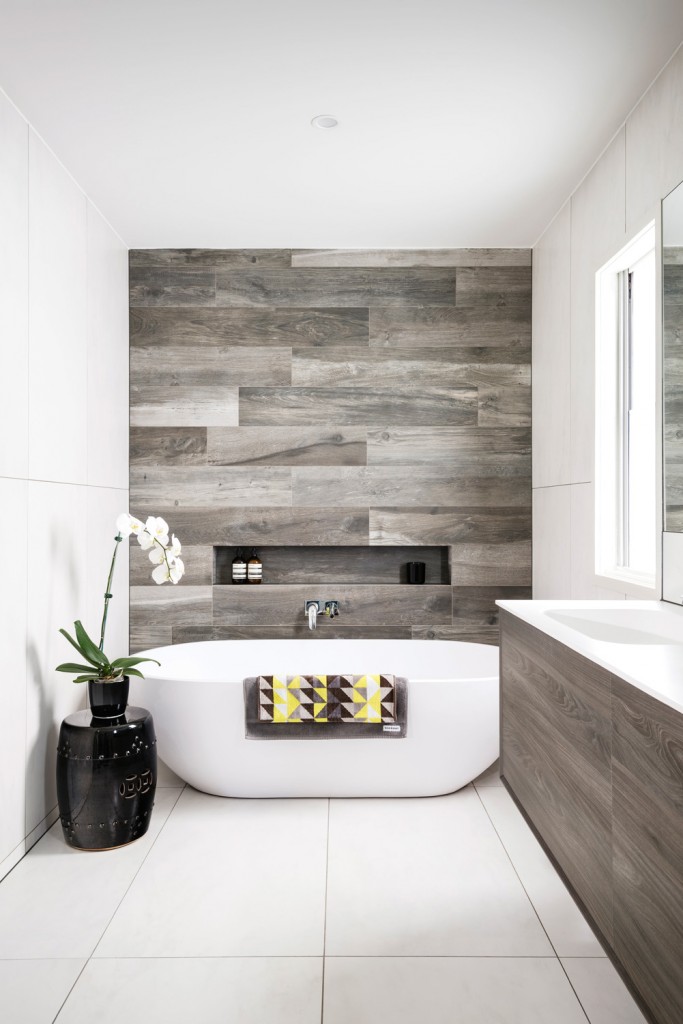 Minimalist Bathroom Design With Beautiful Small Indoor Plant Minimalist Bathroom Design With Beautiful Small Indoor Plant