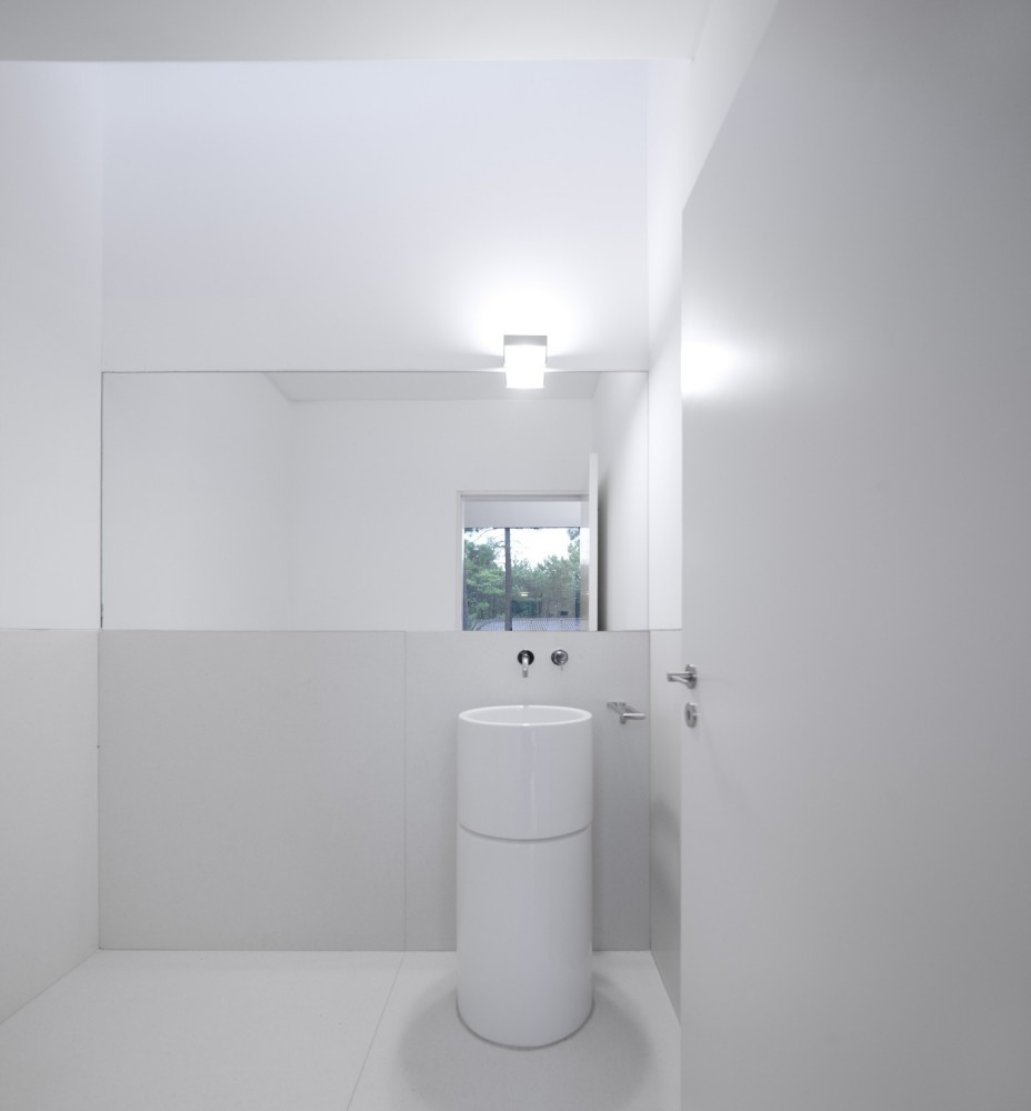 White Corner Bathroom Design under Aroeira III House Among Drum Sink Also Frameless Wall Mirror Lit Up By Ceiling Lamp White Corner Bathroom Design under Aroeira III House Among Drum Sink Also Frameless Wall Mirror Lit Up By Ceiling Lamp