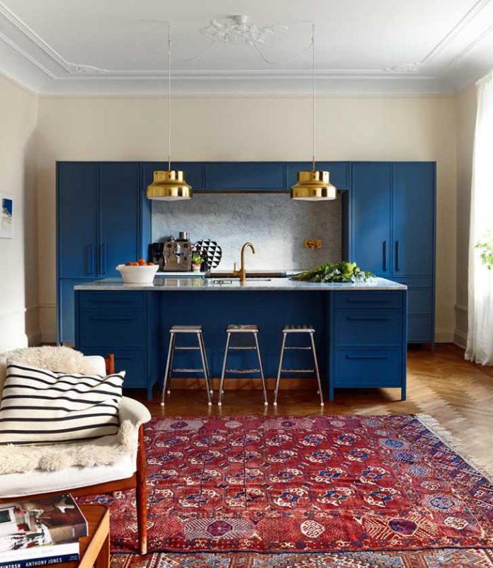 20+ Kitchen Trends 2021 – Blue Kitchen Cabinets Is the Comfortable Choice Deep Blue Kitchen Cabinets