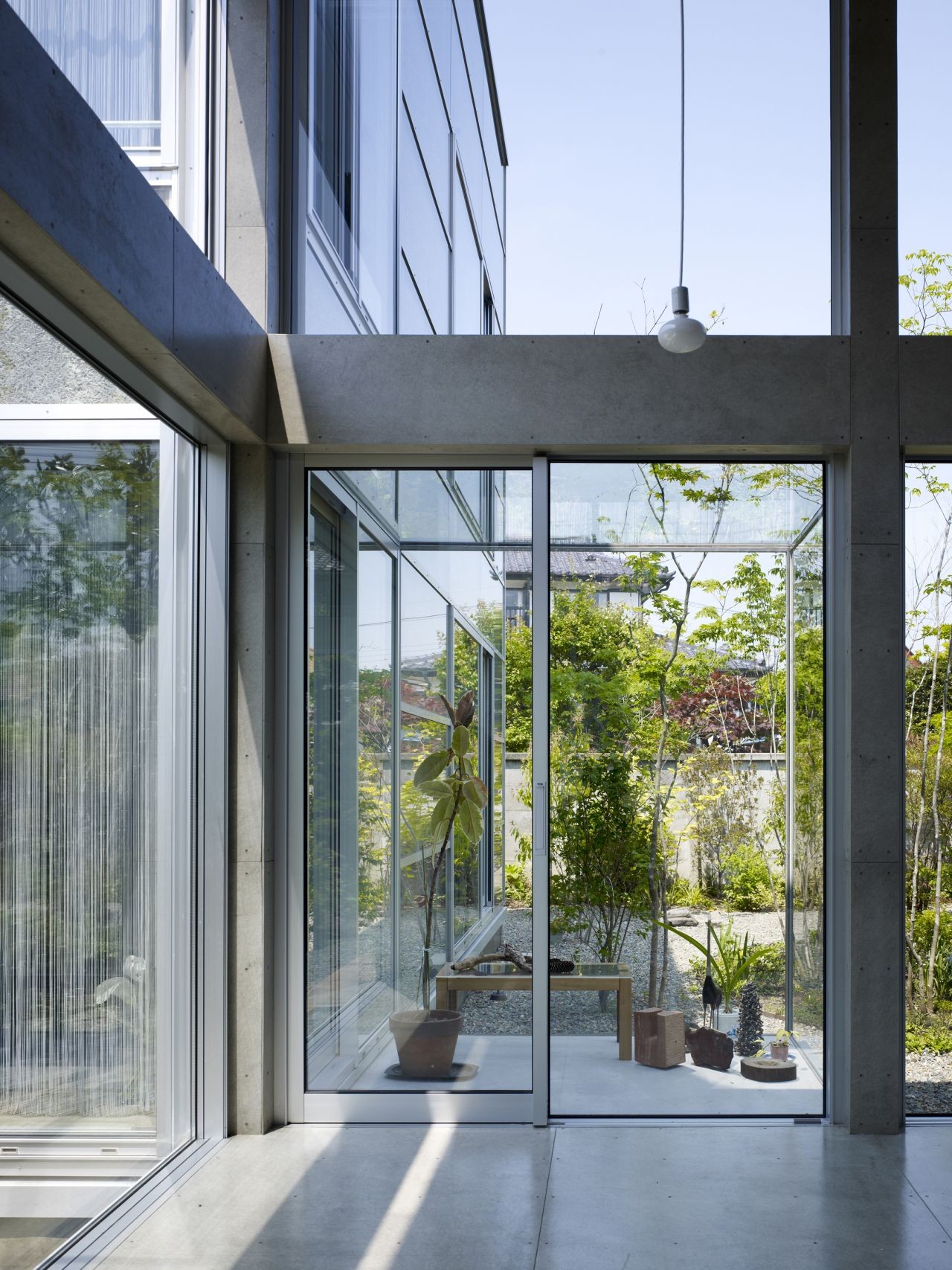 Chic Garden House Ground Floor Interior Designed Near Transparent Glass Wall Covering Double Height Wall Chic Garden House Ground Floor Interior Designed Near Transparent Glass Wall Covering Double Height Wall