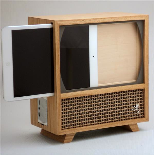 Retro TV iPad stand