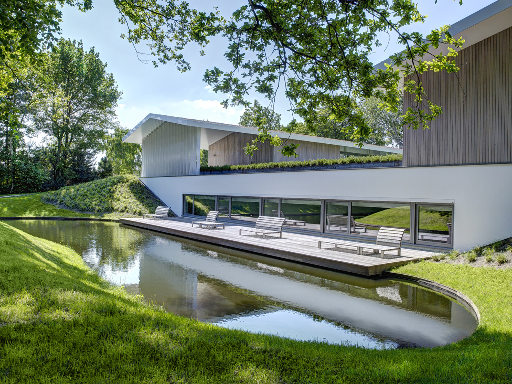 Architecture Several Clear Colored Chair Along With Wide Green Pond Water Architecture Several Clear Colored Chair Along With Wide Green Pond Water