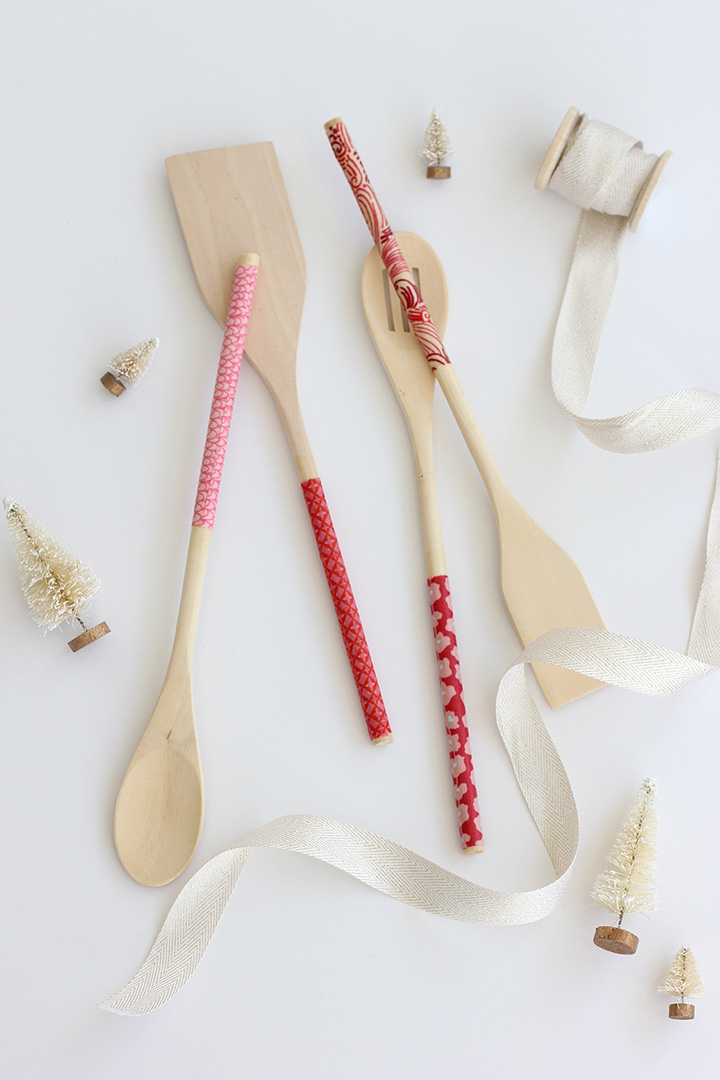 http://www.aliceandlois.com/diy-fabric-covered-wooden-spoons-handmade-gift-series/ DIY Fabric Covered Wooden Spoons