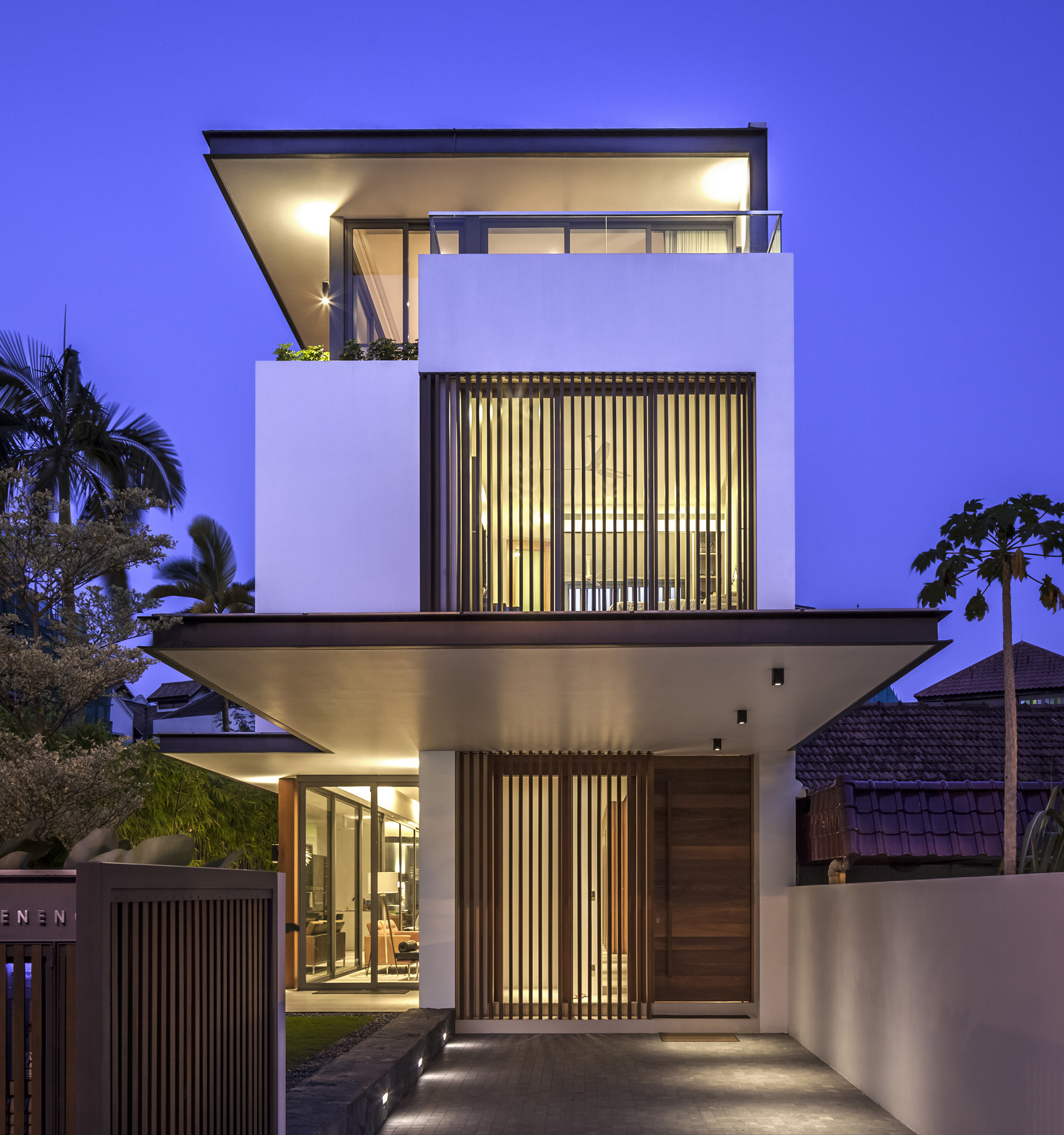 Sunny Side House by Wallflower Architecture + Design - Light Brown Outer Blind Windows Along With Bright Cream Lighting Sunny Side House by Wallflower Architecture + Design - Light Brown Outer Blind Windows Along With Bright Cream Lighting