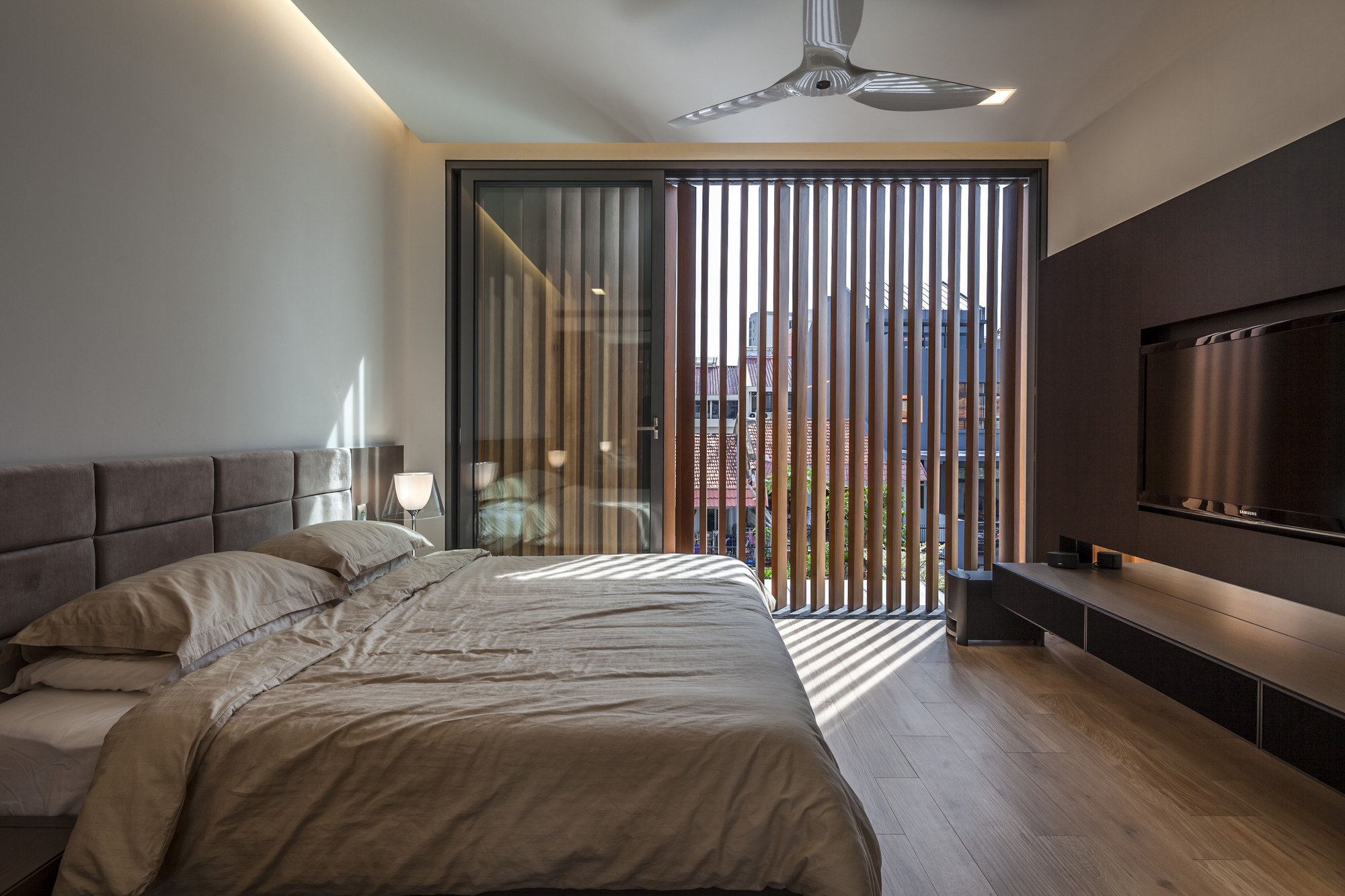 Sunny Side House by Wallflower Architecture + Design - Master Bedroom Sunny Side House by Wallflower Architecture + Design - Master Bedroom