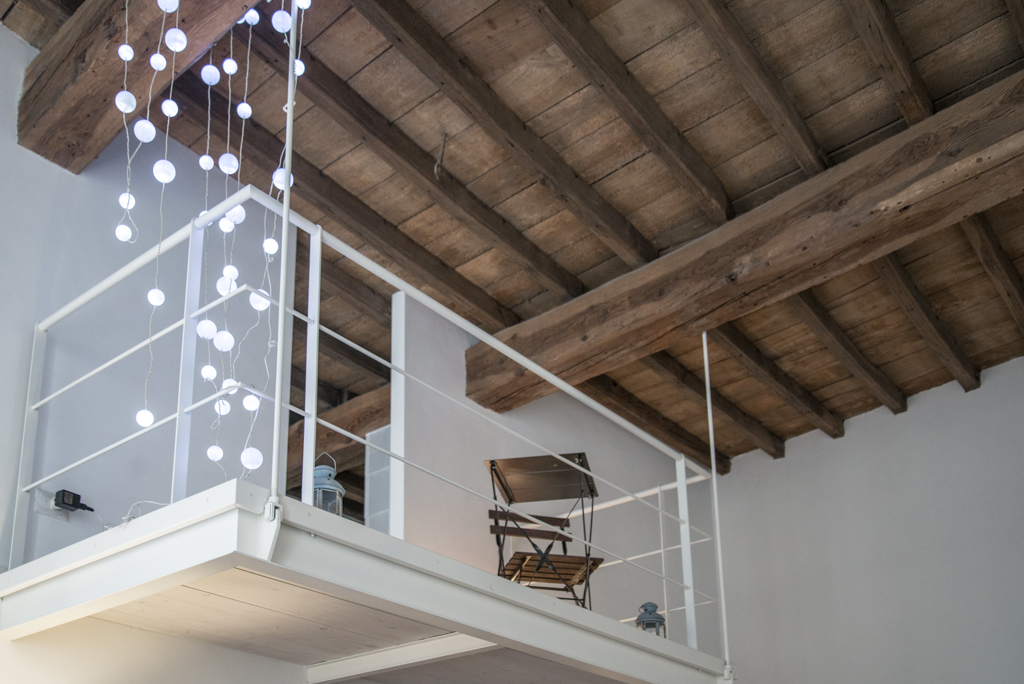Via delle Orfane by CON3STUDIO - Combination Of Clear Color On Wall Decoartion Added Near Timber Ceiling Via delle Orfane by CON3STUDIO - Combination Of Clear Color On Wall Decoartion Added Near Timber Ceiling