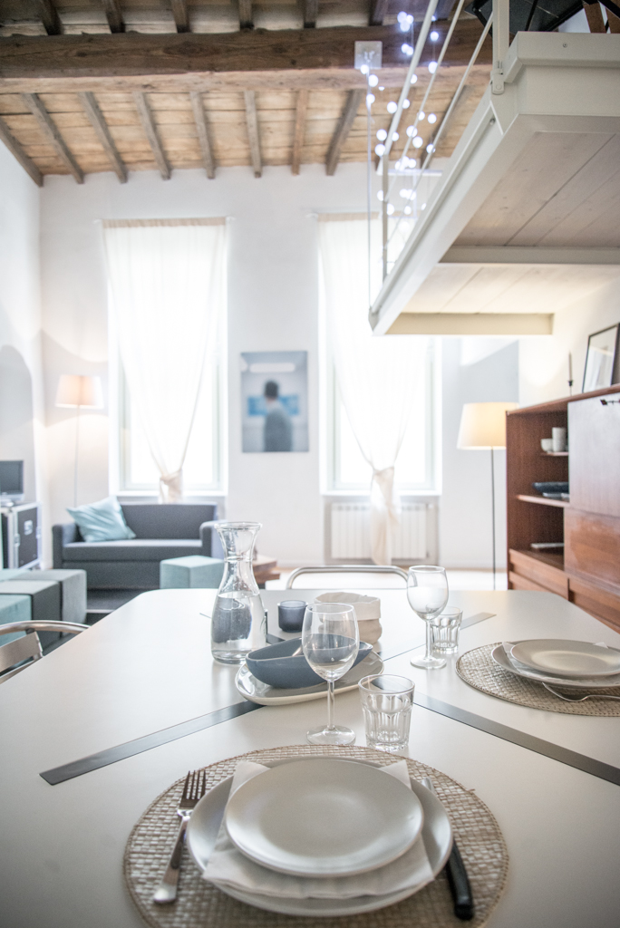 Via delle Orfane by CON3STUDIO - Dining Set On Glossy Countertop Dining Table Via delle Orfane by CON3STUDIO - Dining Set On Glossy Countertop Dining Table