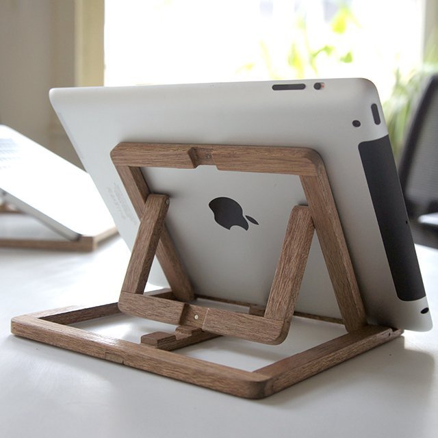 Wooden iPad Stand by Oooms