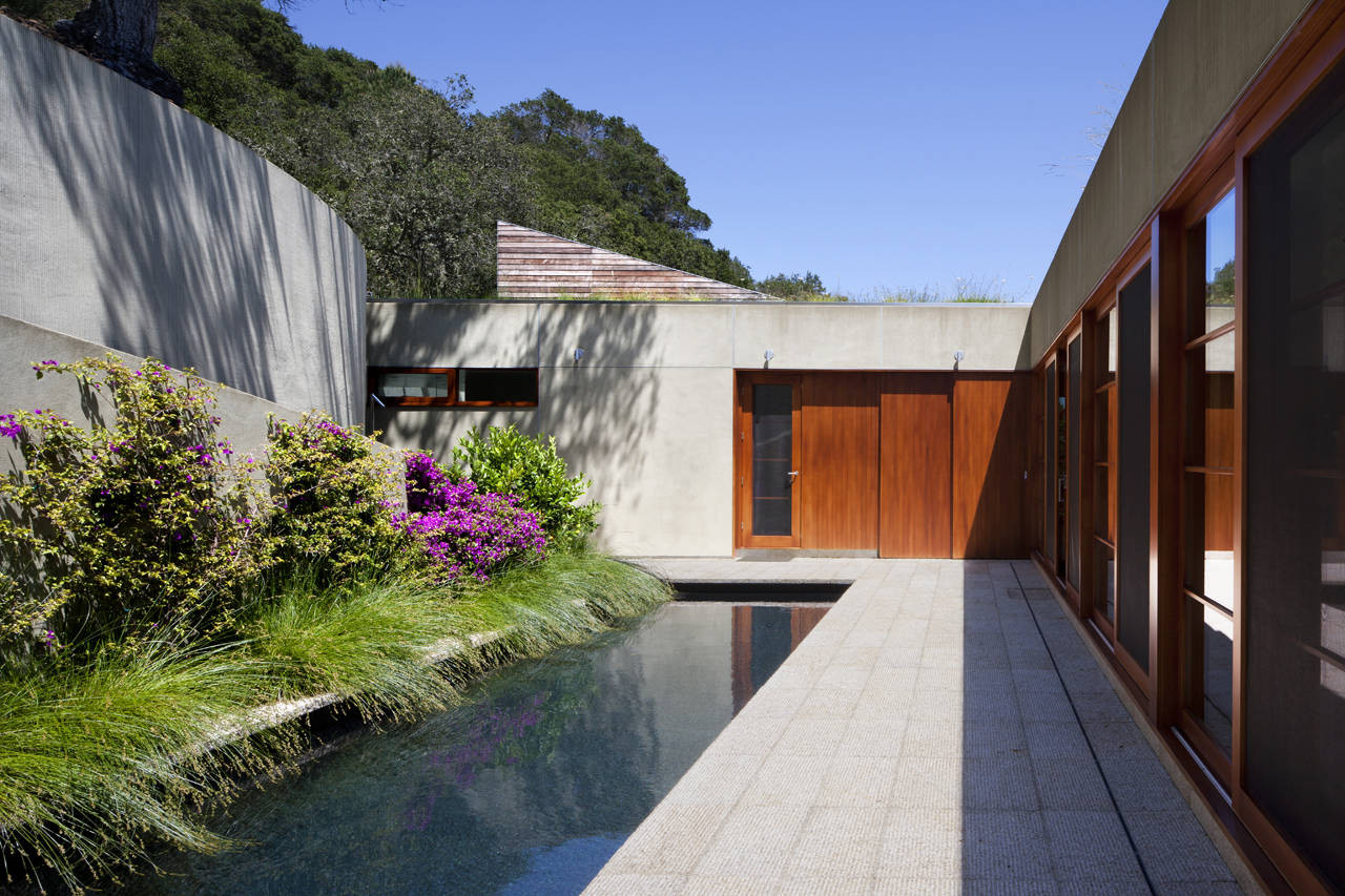 Beautiful Along With Contemporary Gardening Plan At Kentfield House Nearby Swimming Pool Near Concrete Tile Deck As Well As Woodframe Window Beautiful Along With Contemporary Gardening Plan At Kentfield House Nearby Swimming Pool Near Concrete Tile Deck As Well As Woodframe Window