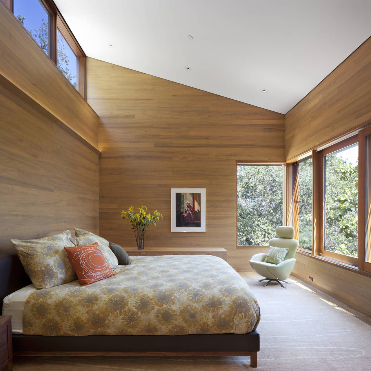 Brilliant Master Bed Room Decor with Natural Wooden Wall Brilliant Master Bed Room Decor with Natural Wooden Wall