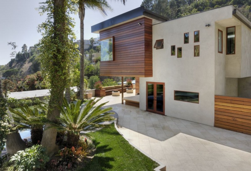 Small Garden At West Hollywood Residence Backyard Near Green Vegetations Along With Pool Refreshing Your Mind Inside Hot Daylight Small Garden At West Hollywood Residence Backyard Near Green Vegetations Along With Pool Refreshing Your Mind Inside Hot Daylight