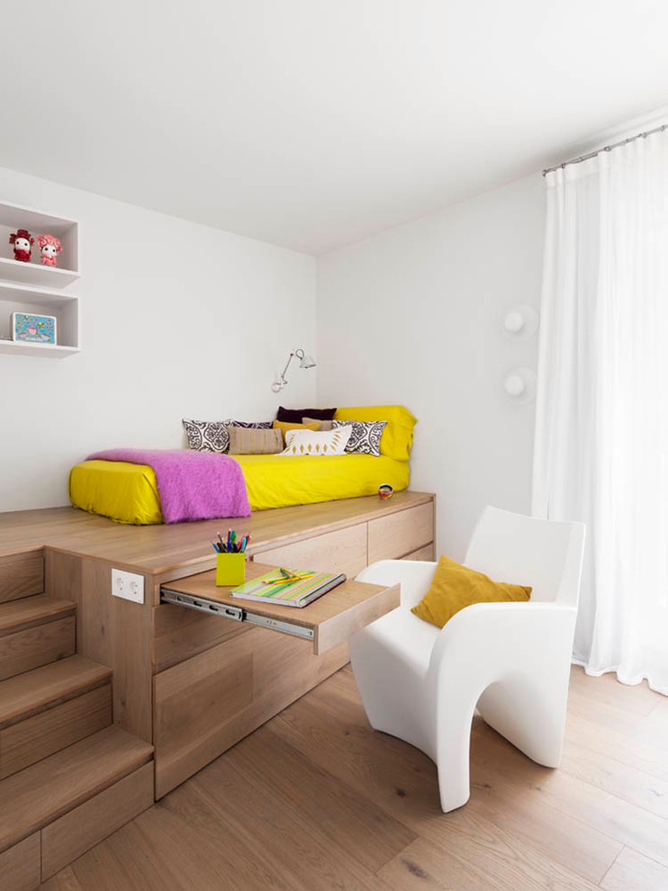 Clever sleeping platfor storage and working space for a teen room